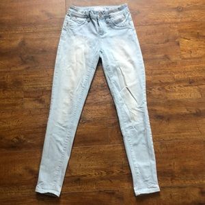 MidRise Light Washed Jeans, size 3
